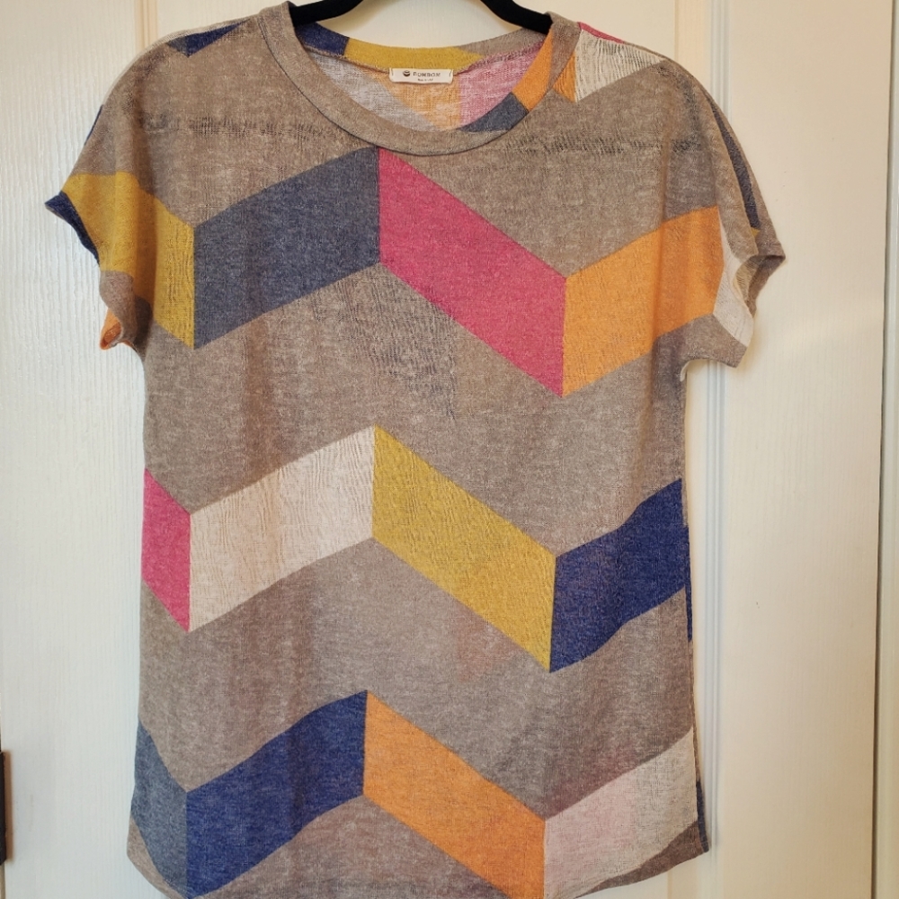 Geometric Print Short Sleeve Tee